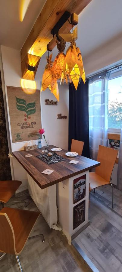 Tiki'S Bar Studio Bucureşti Ngoại thất bức ảnh