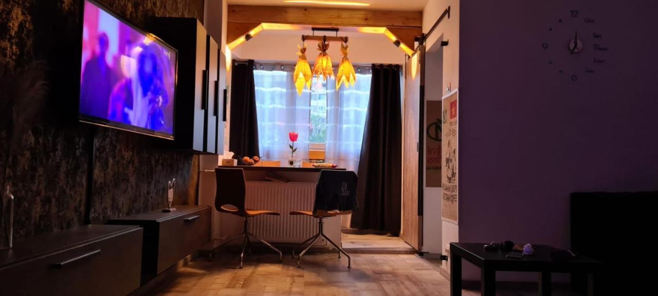 Tiki'S Bar Studio Bucureşti Ngoại thất bức ảnh