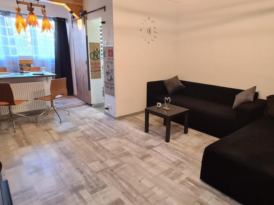 Tiki'S Bar Studio Bucureşti Ngoại thất bức ảnh